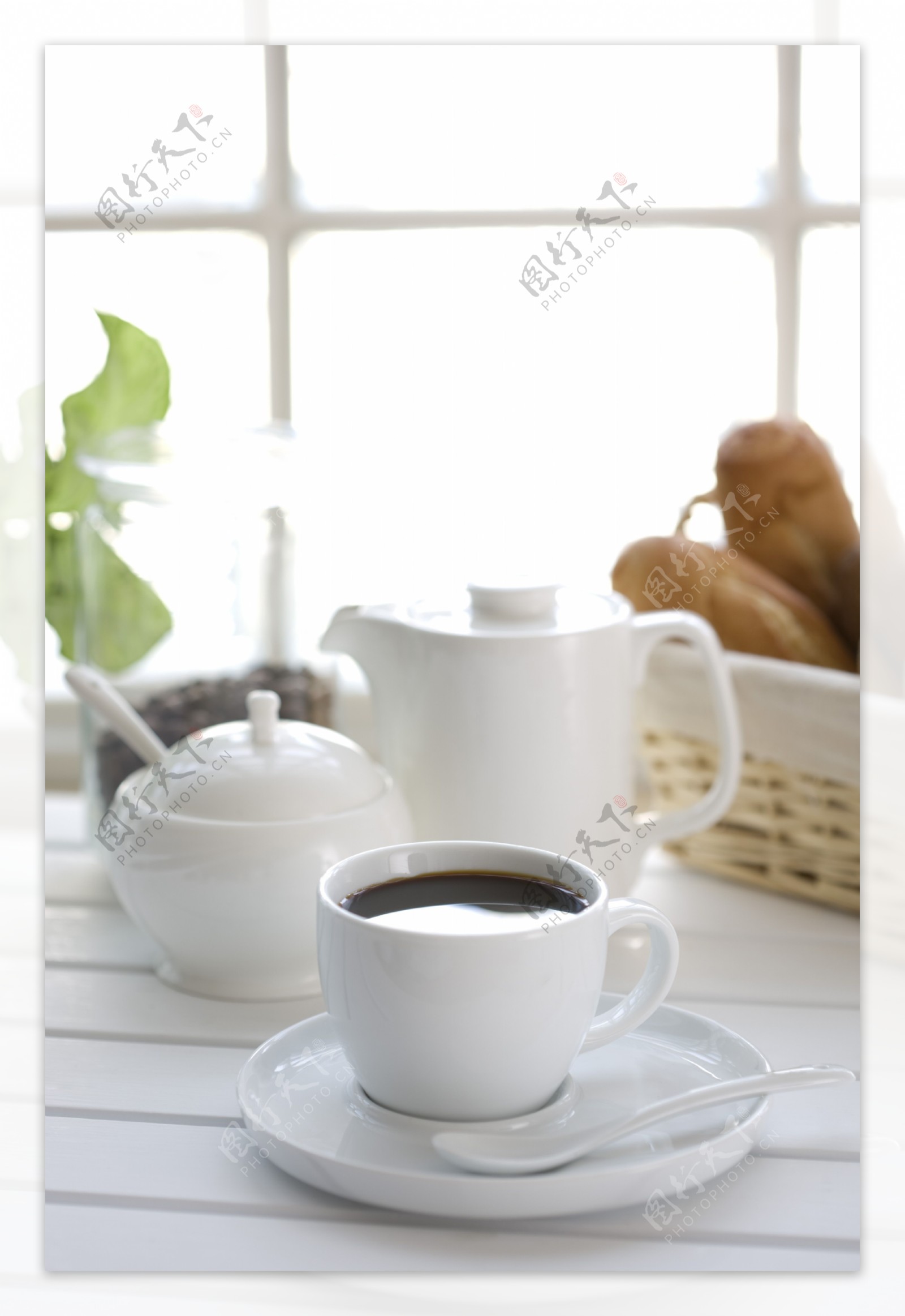 咖啡杯与咖啡壶图片