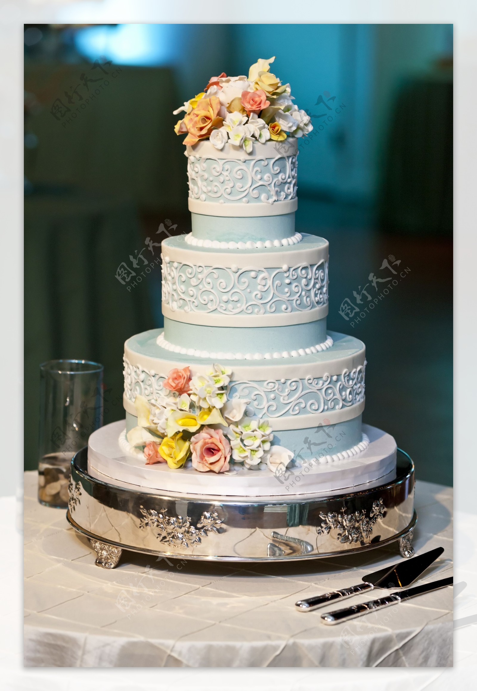 鲜花蓝色花纹蛋糕图片