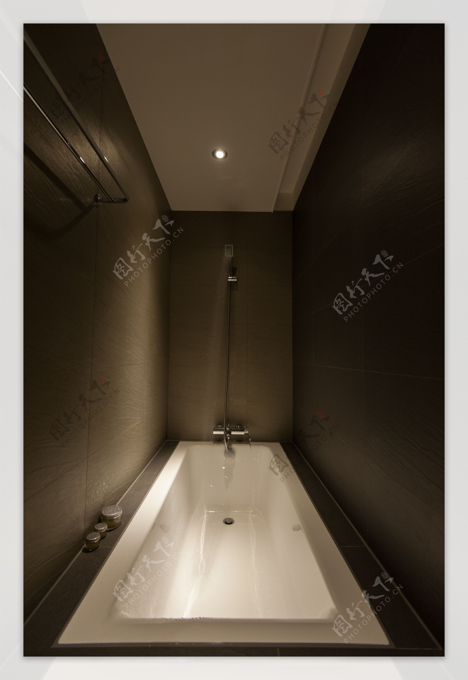 现代简约家居浴室装修效果图