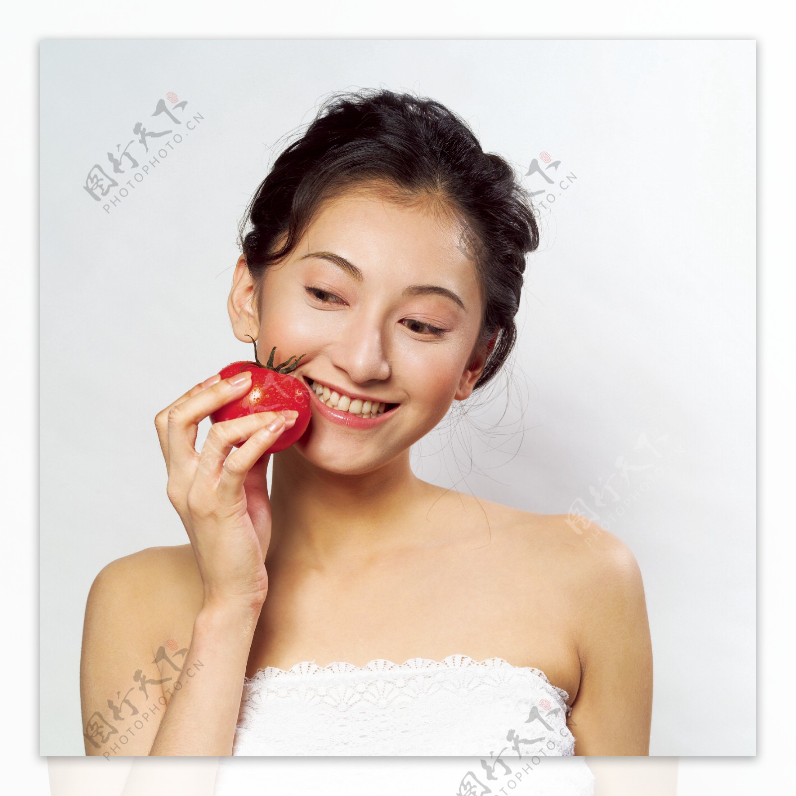 西红柿与美女图片图片