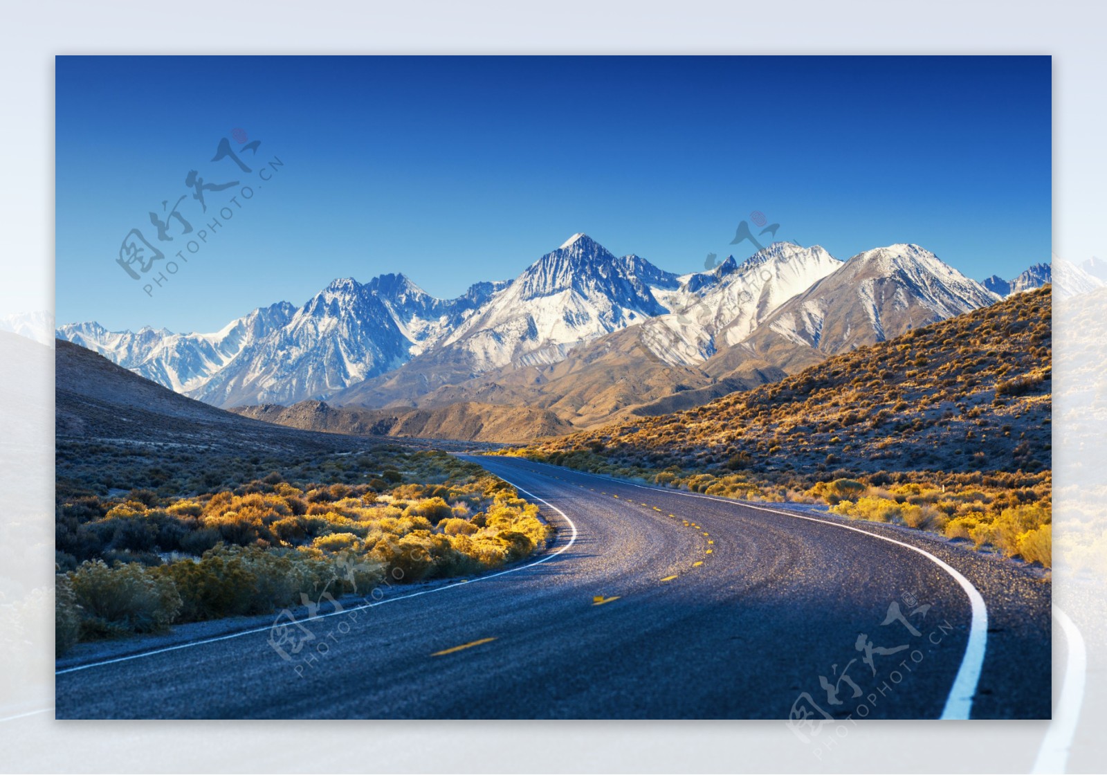 通往雪山的公路图片