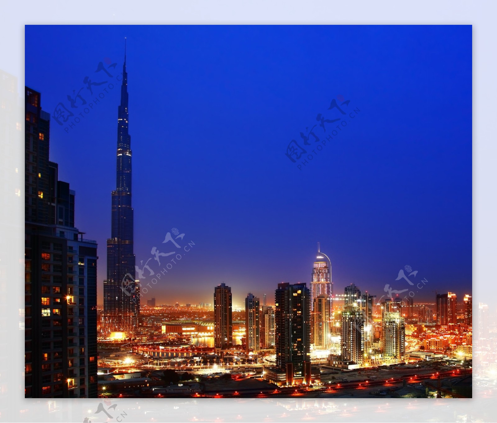 迪拜顶天高楼大楼城市夜景图片