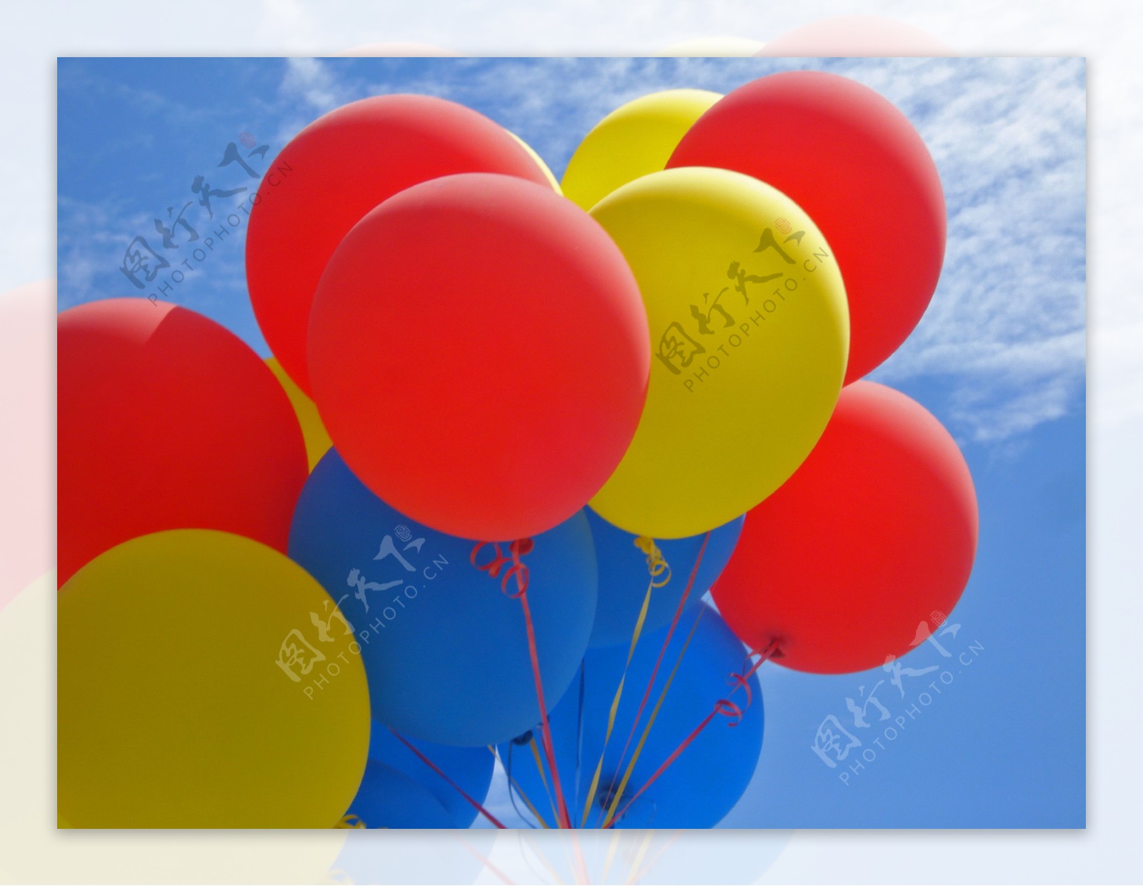 一束彩色气球图片