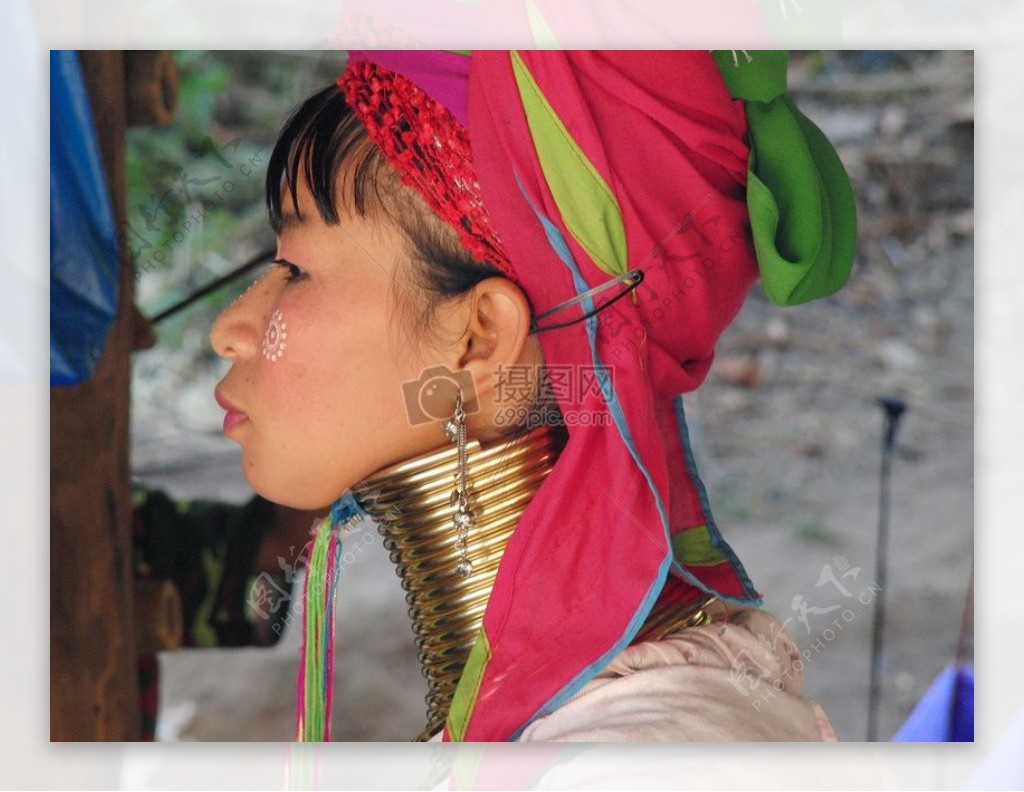 泰国女子民间传说服装山部落缅甸颈环美丽的女人肖像