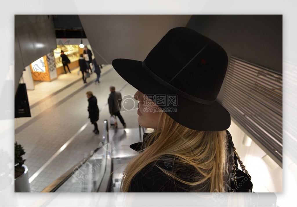 帽子购物中心购物格但斯克会议放宽样式生活方式女子