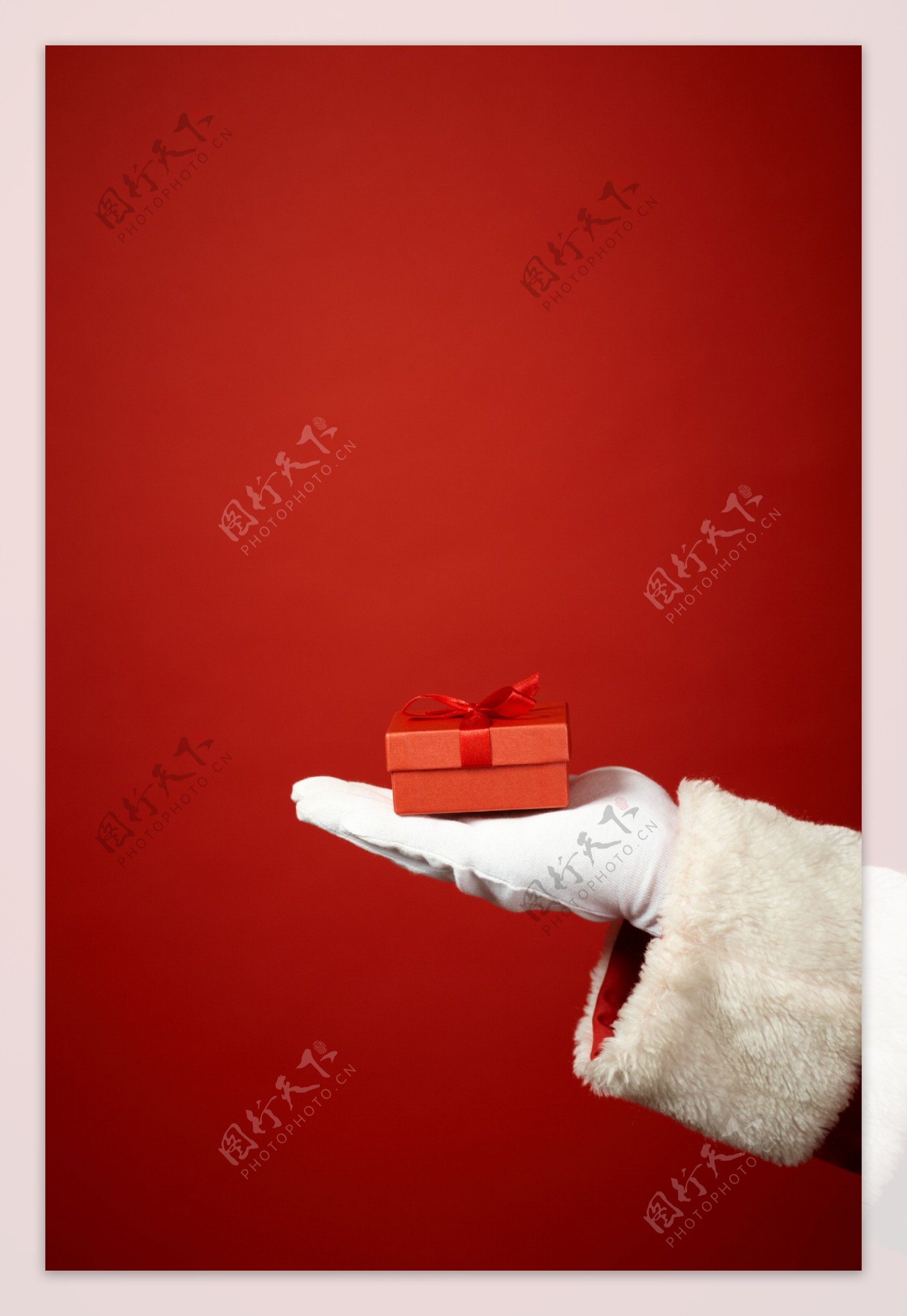 手掌上的礼物盒图片