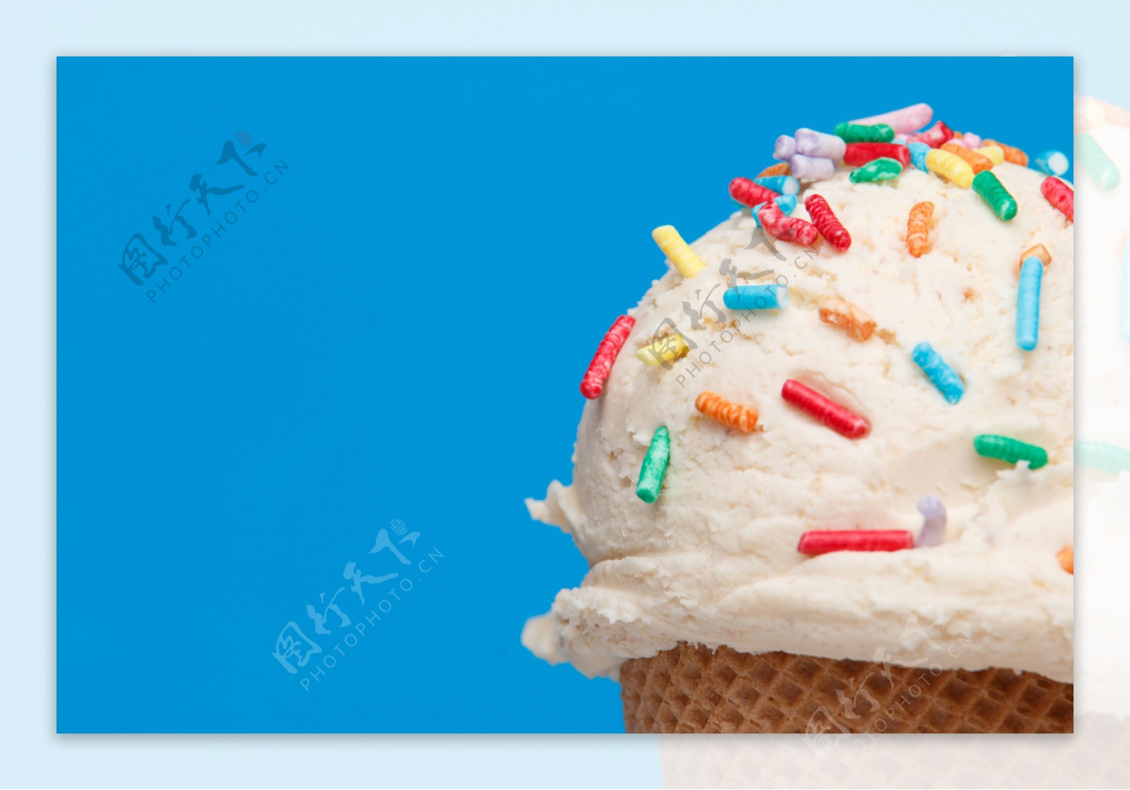 冰淇淋上面的彩色糖图片