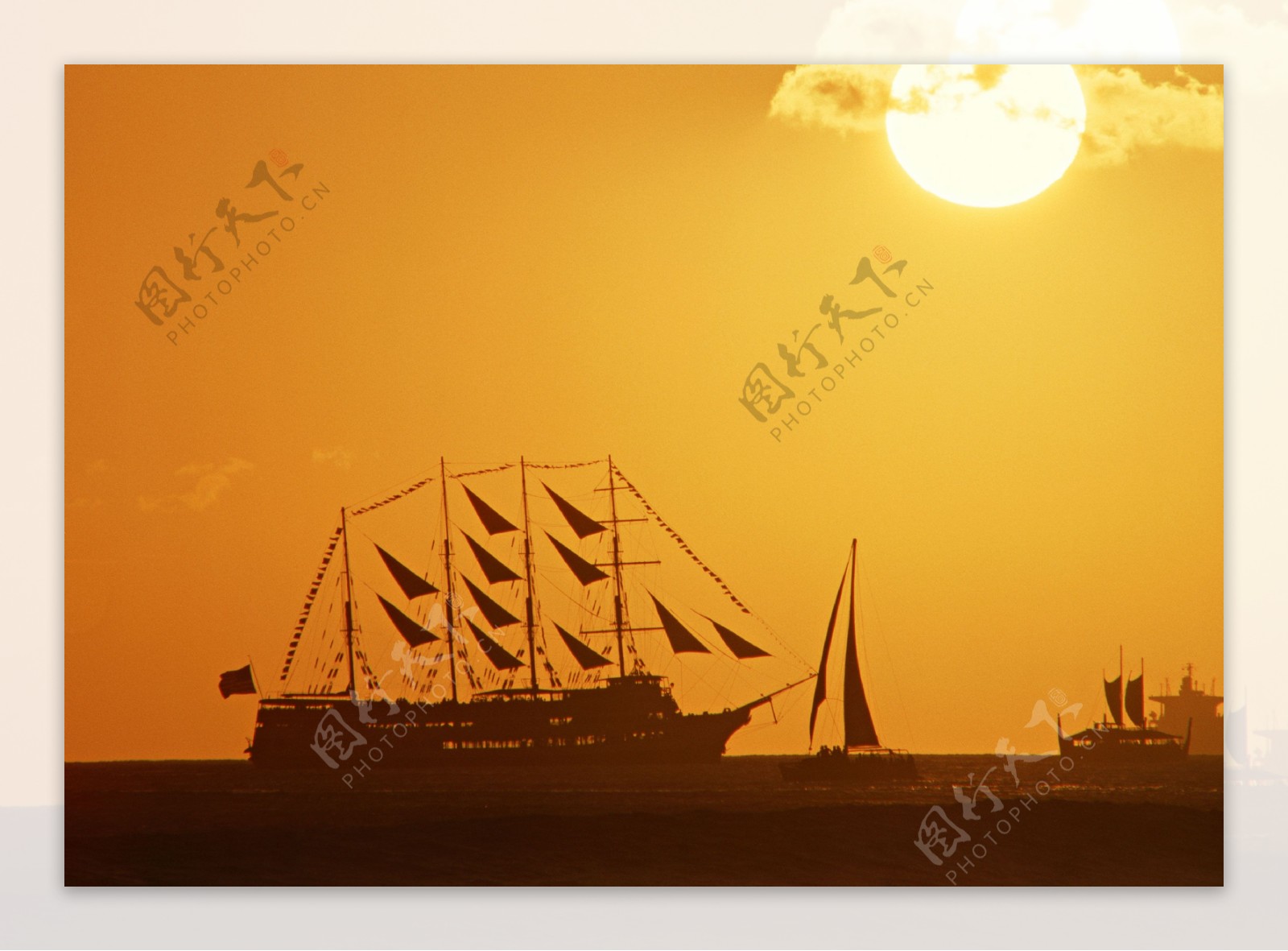 落日帆船