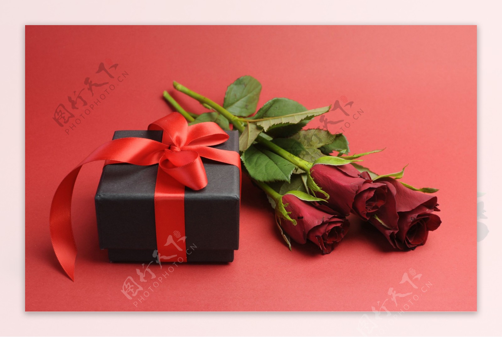 礼物与玫瑰花图片