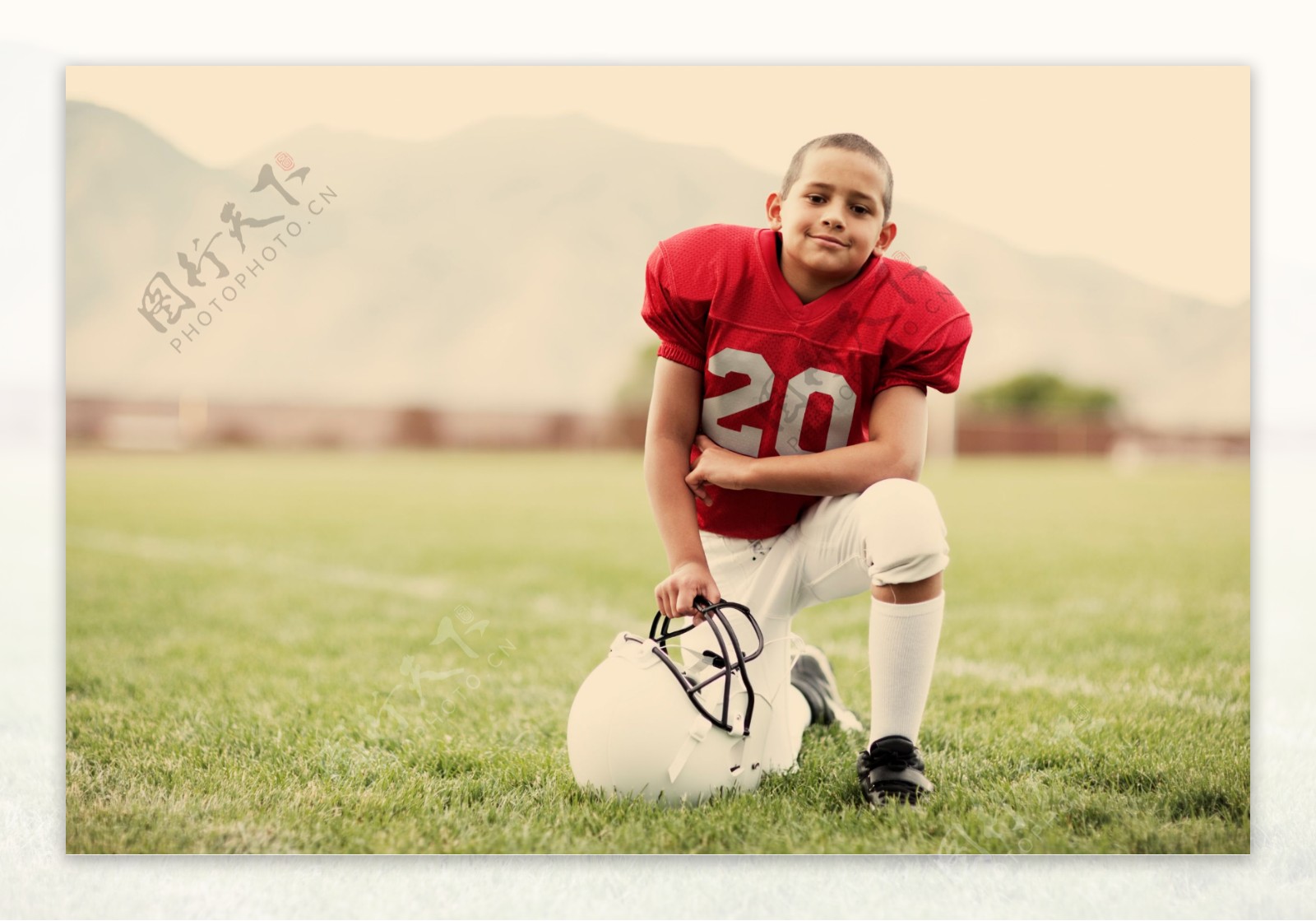 儿童橄榄球运动员图片