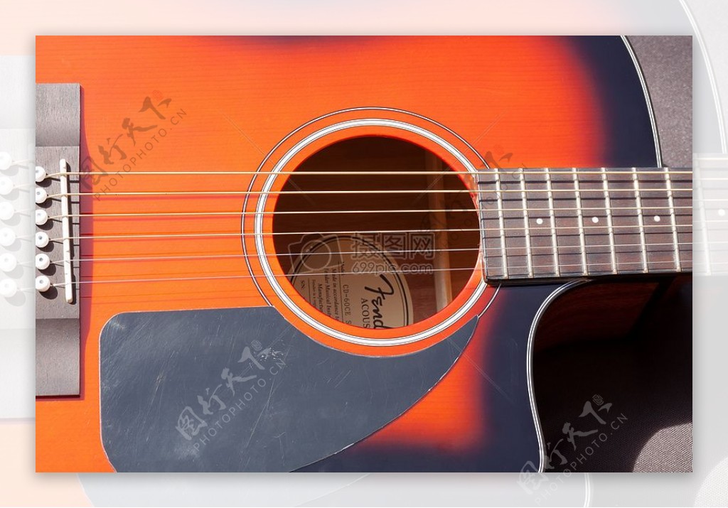 一把橘色吉他