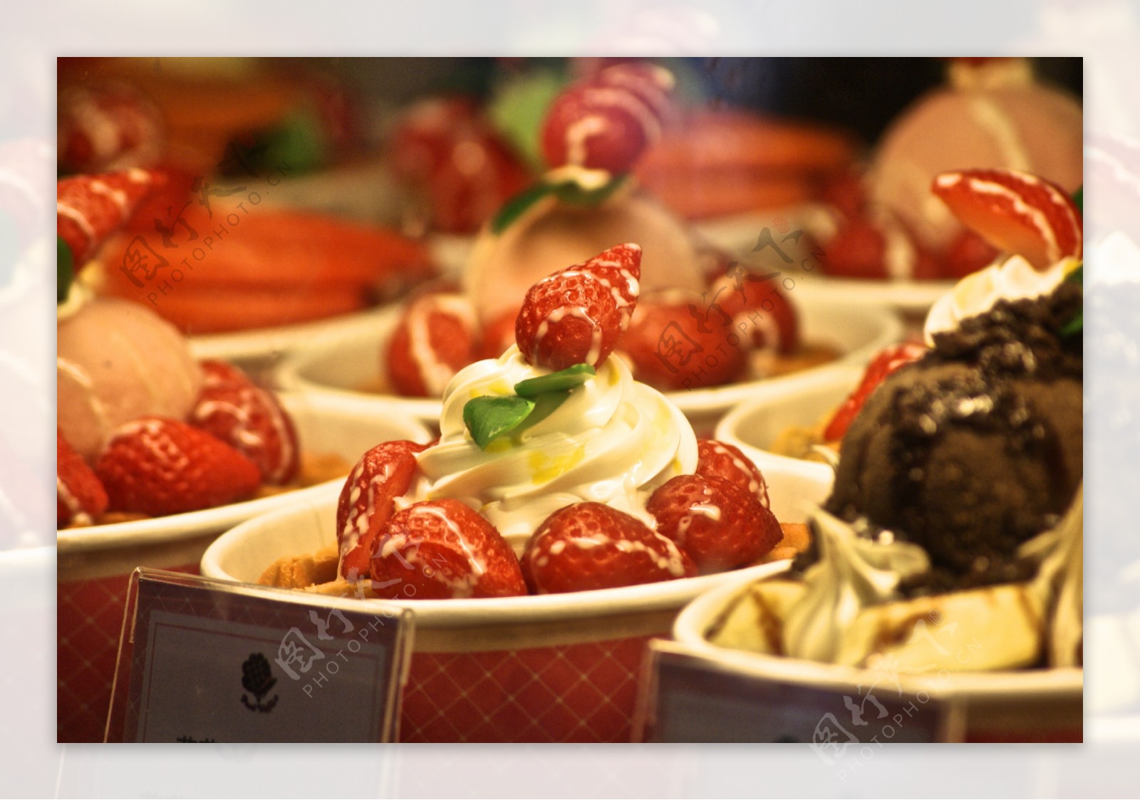 草莓冰淇淋华夫饼图片