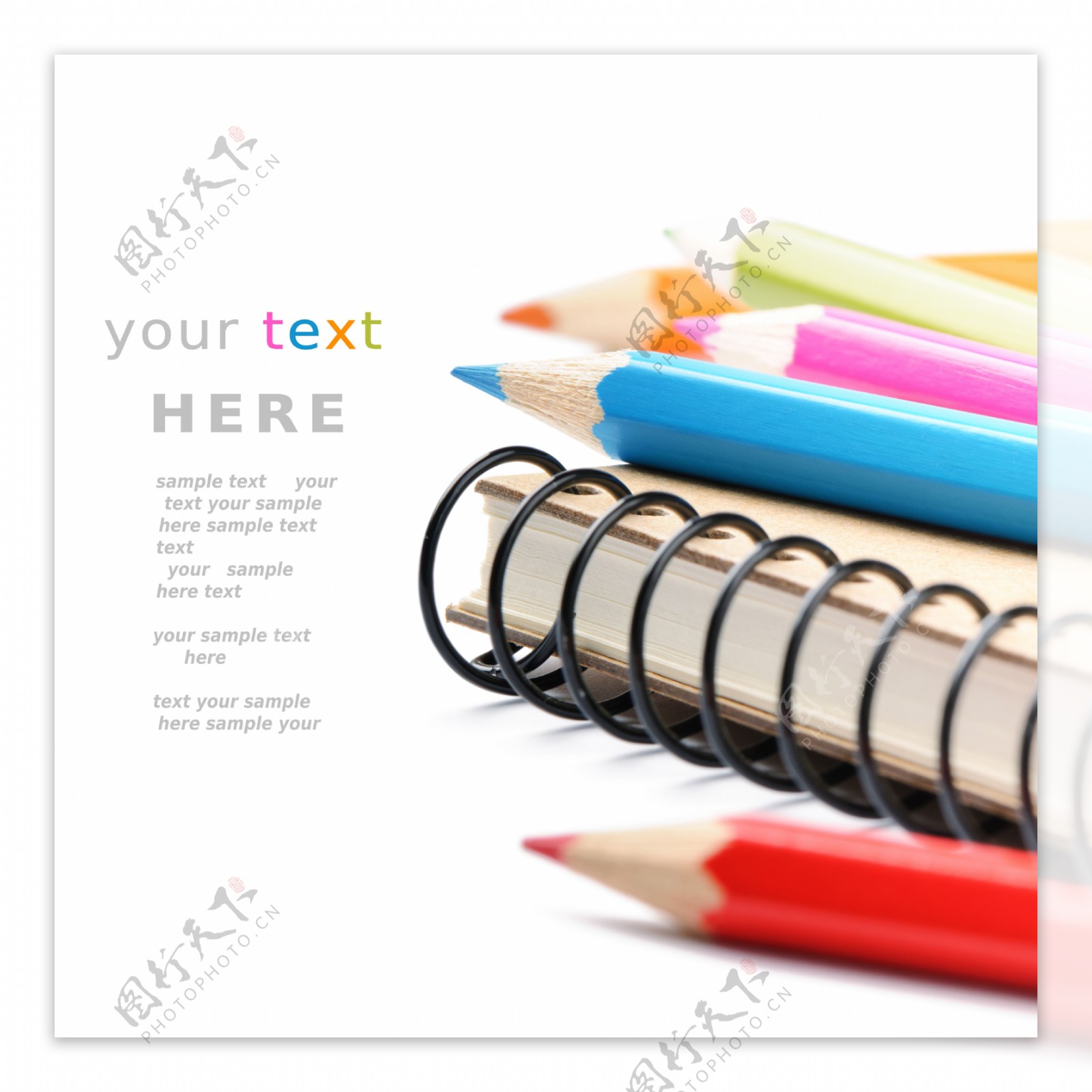 笔记本与彩色铅笔