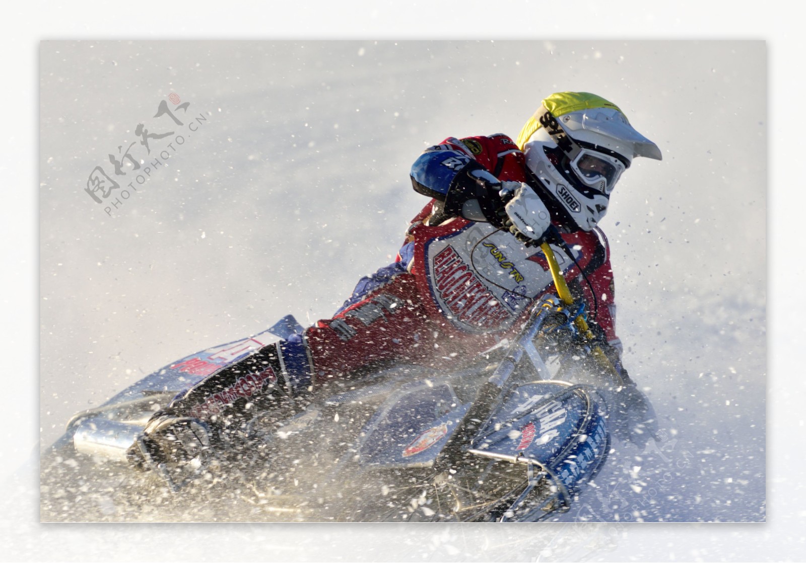 冰天雪地摩托车比赛图片