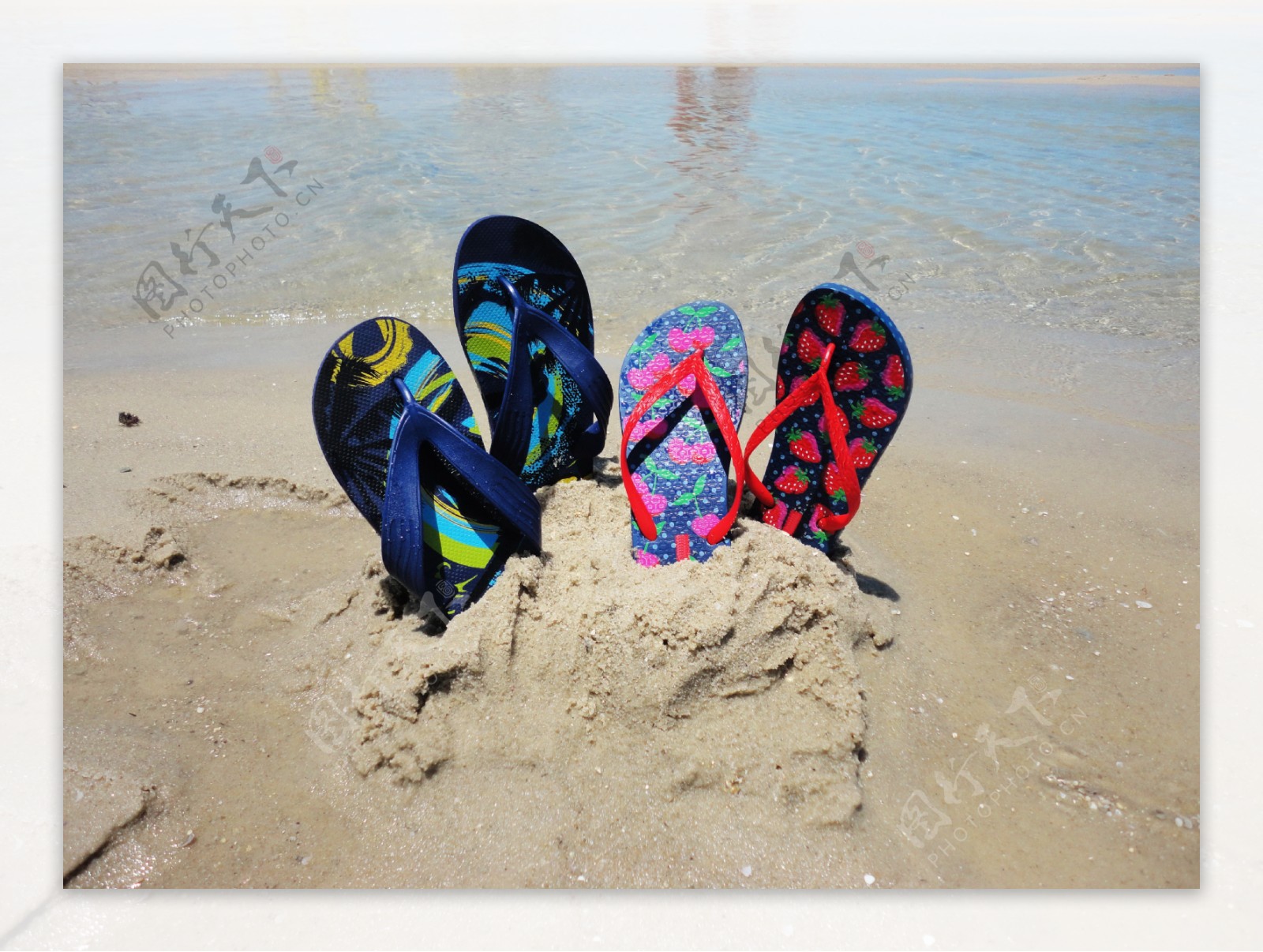 海边沙滩拖鞋图片