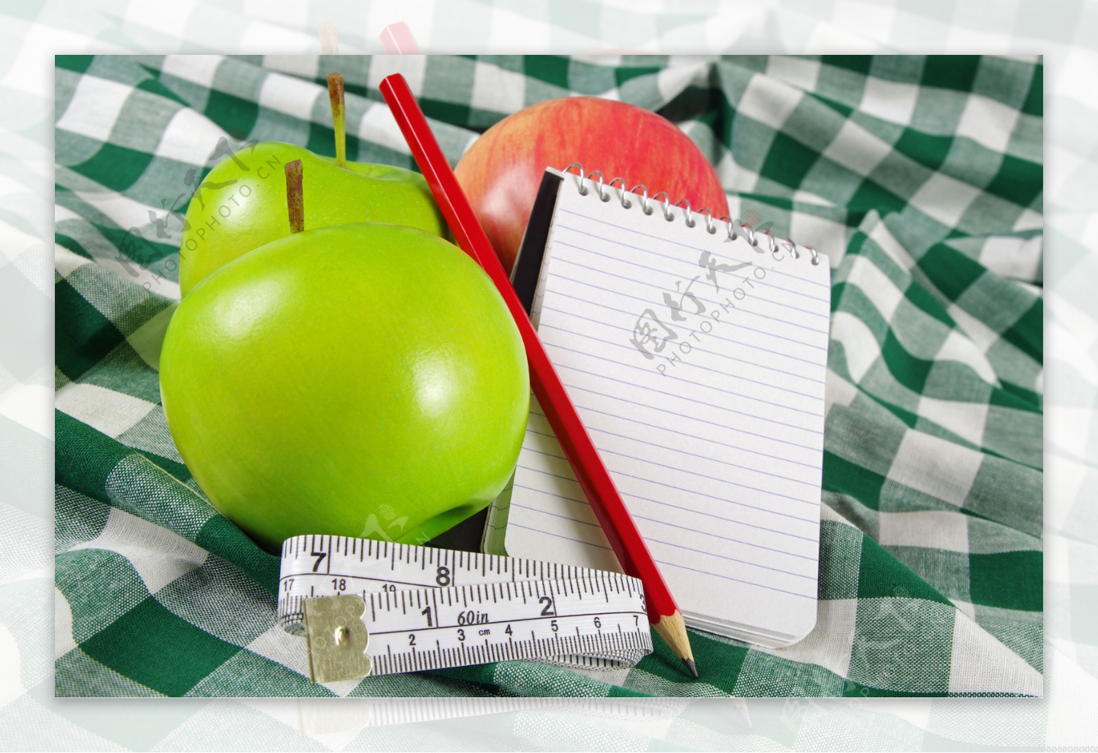 苹果与笔记本软尺图片