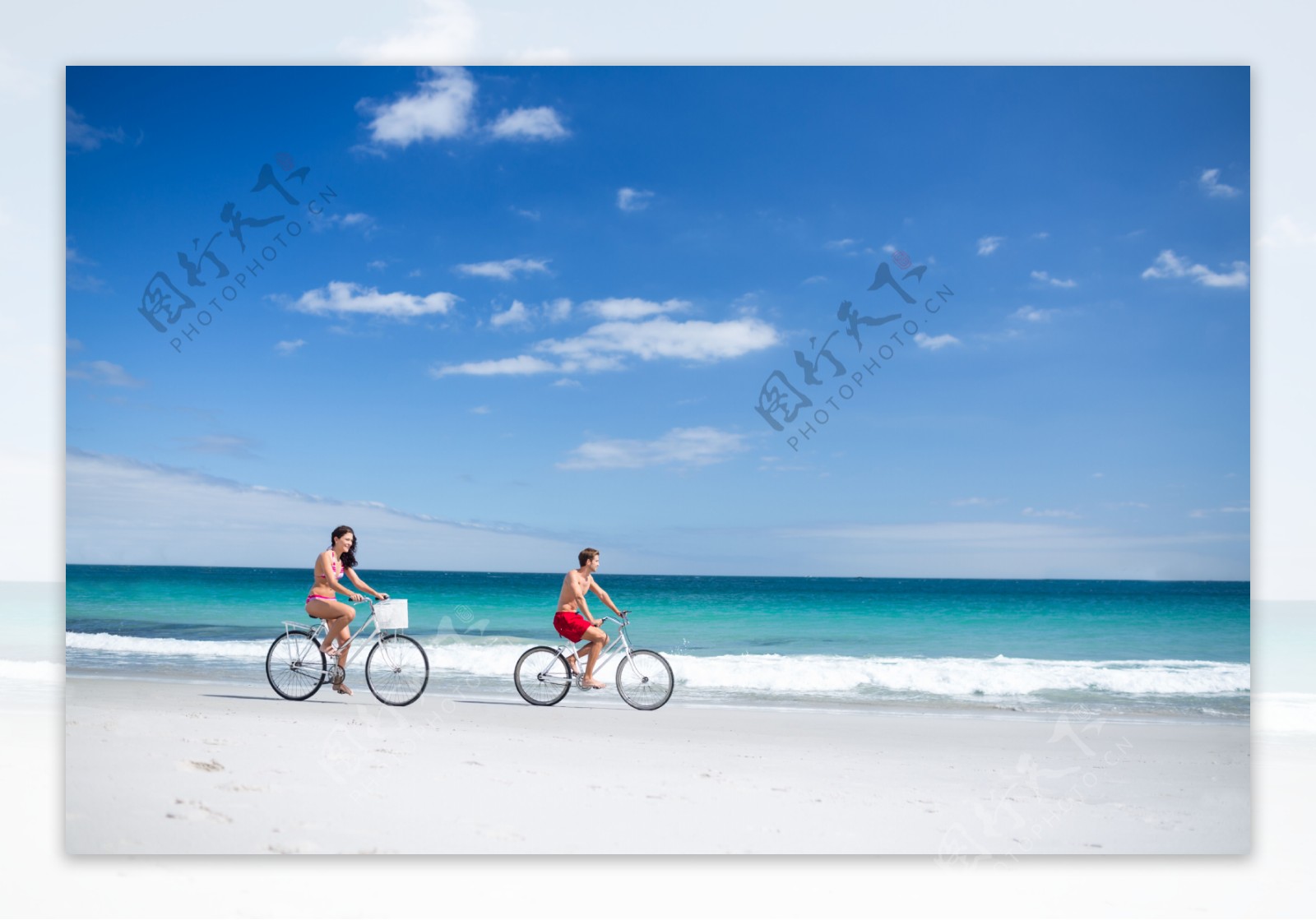 海边自行车散步素材