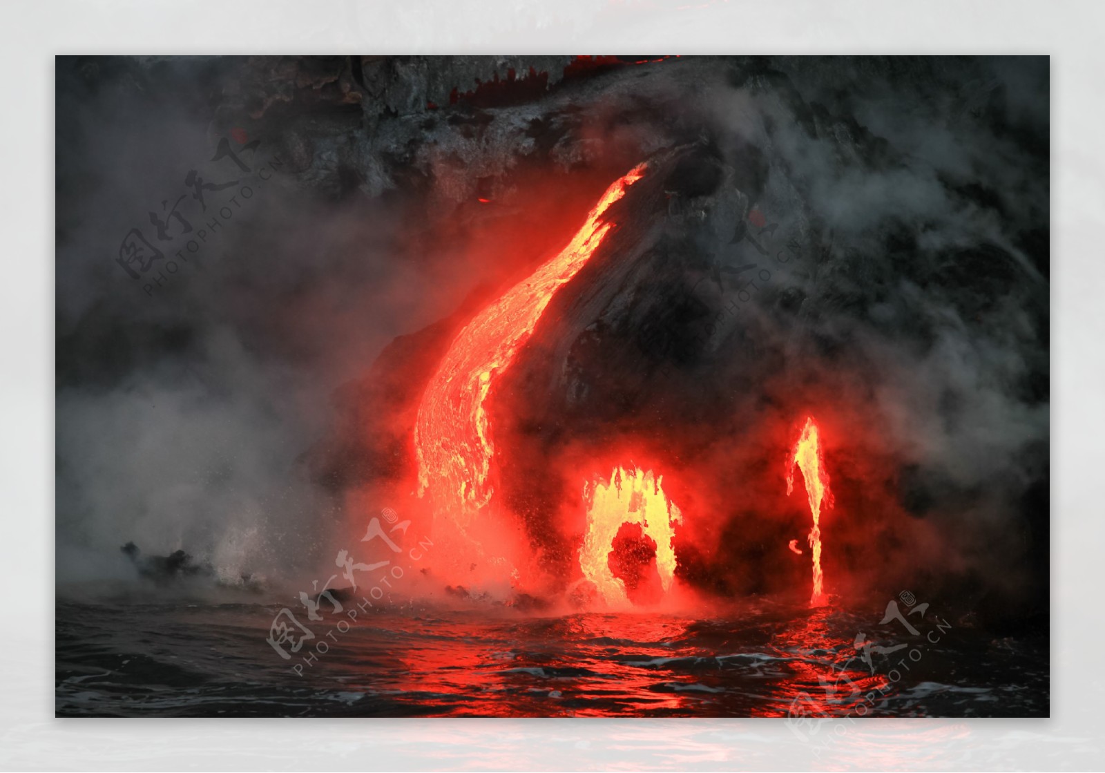 火山爆发岩浆摄影图片