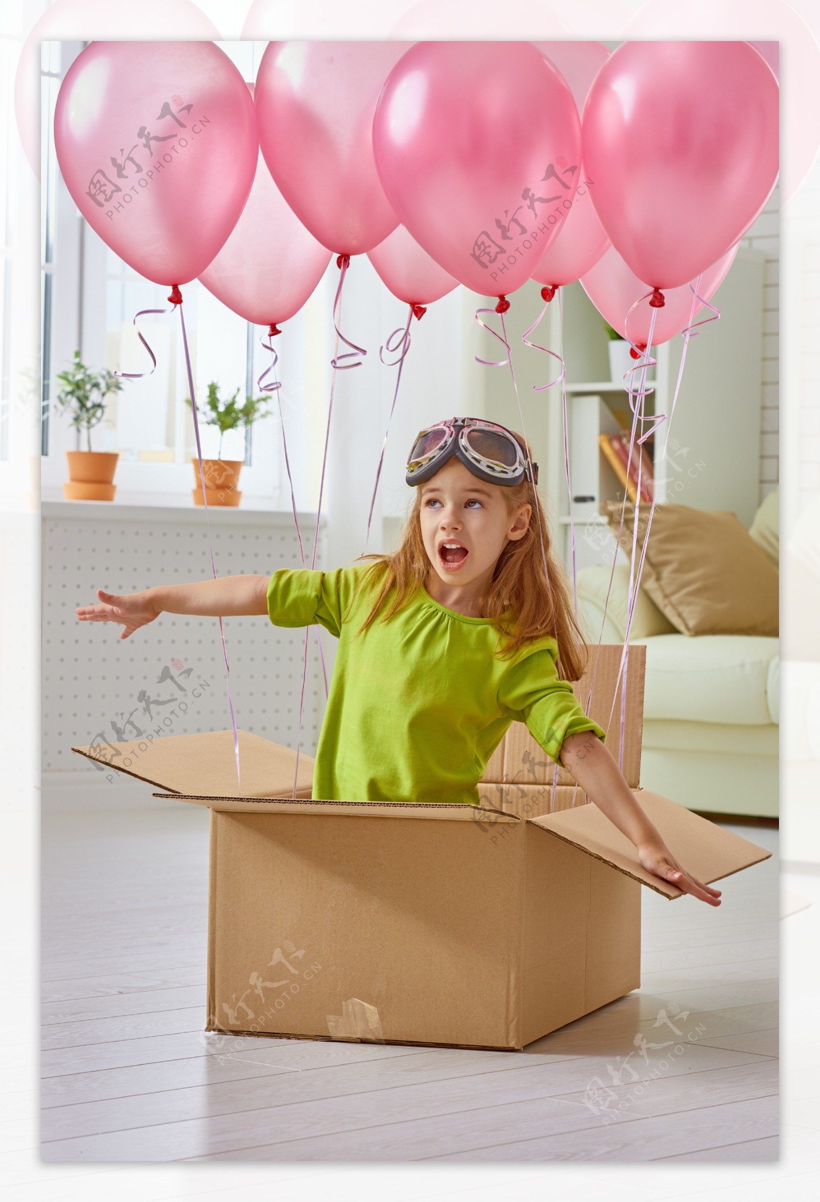 坐着气球飞翔的小女孩图片