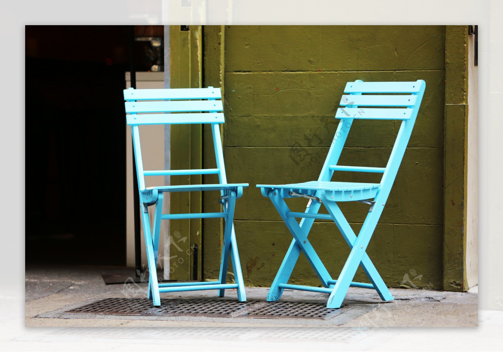 折叠蓝色实木椅子图片