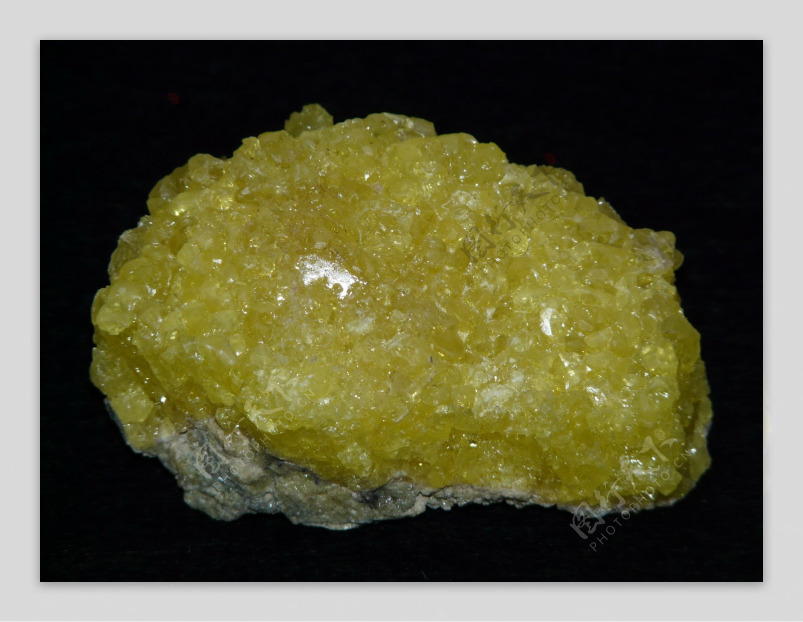 硫磺晶体石图片