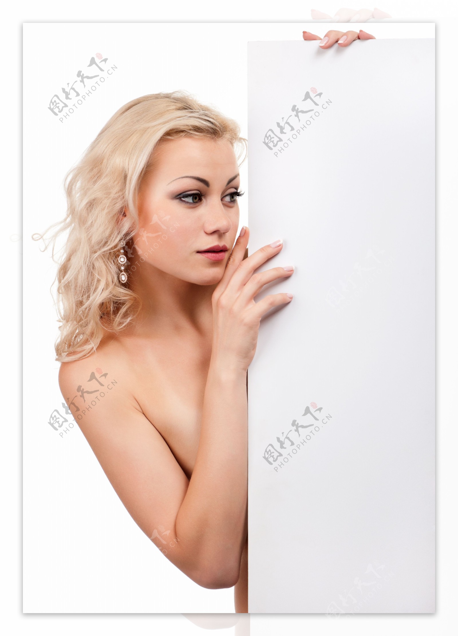 白板后的性感美女图片