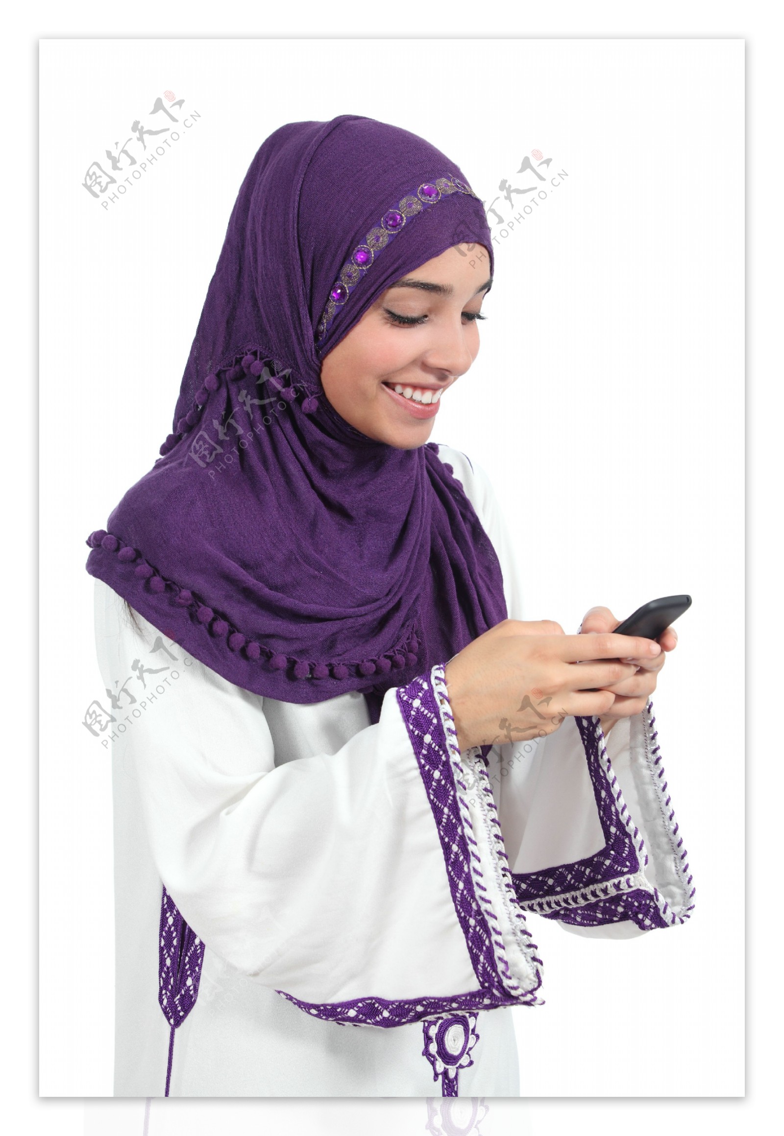 玩手机的穆斯林美女图片