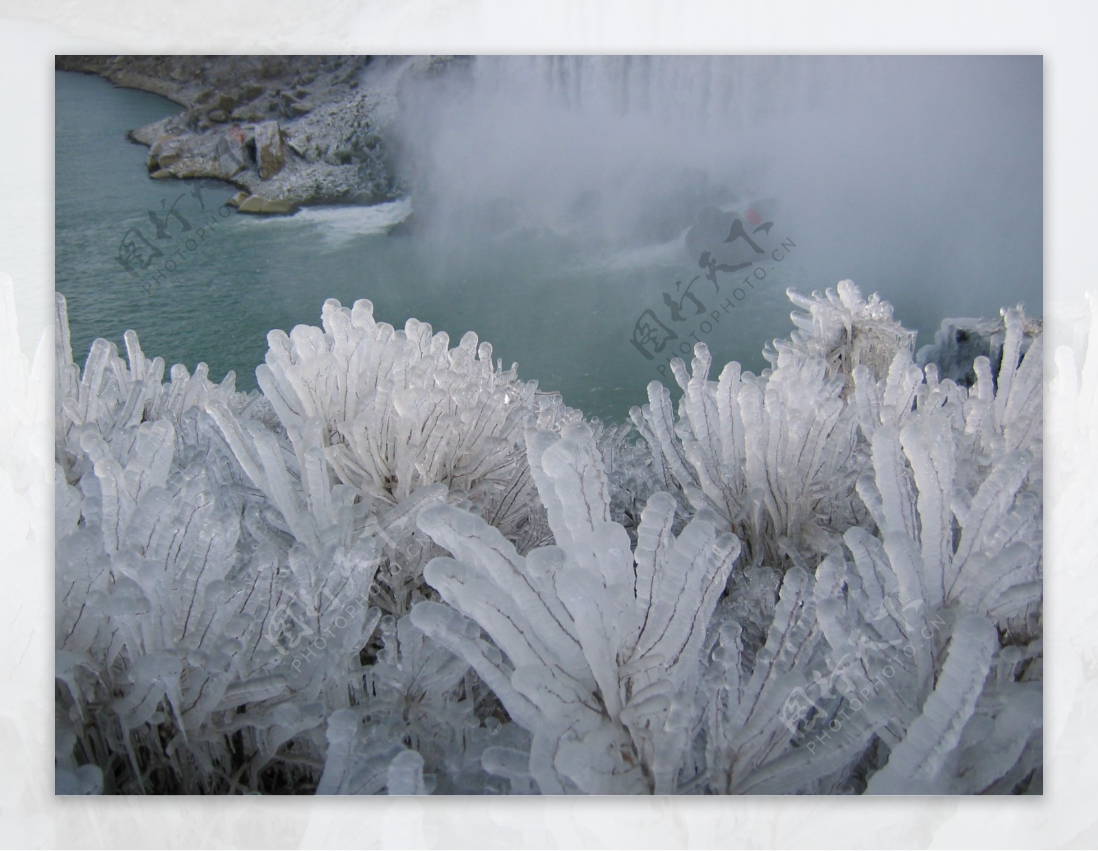 瀑布冬季结冰图片