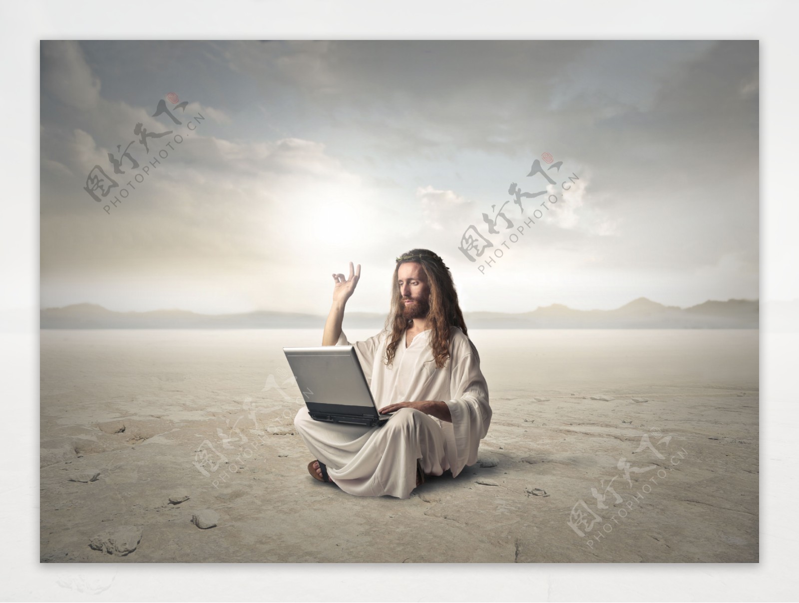 笔记本电脑上网的耶稣图片