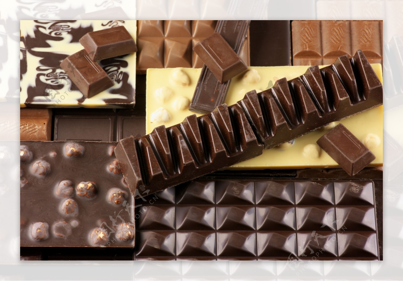 平铺的巧克力块图片