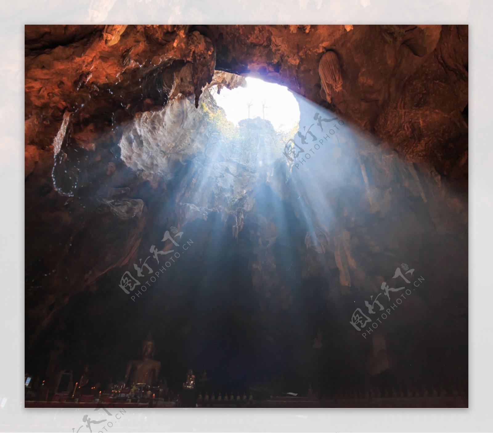 照进洞穴的阳光图片