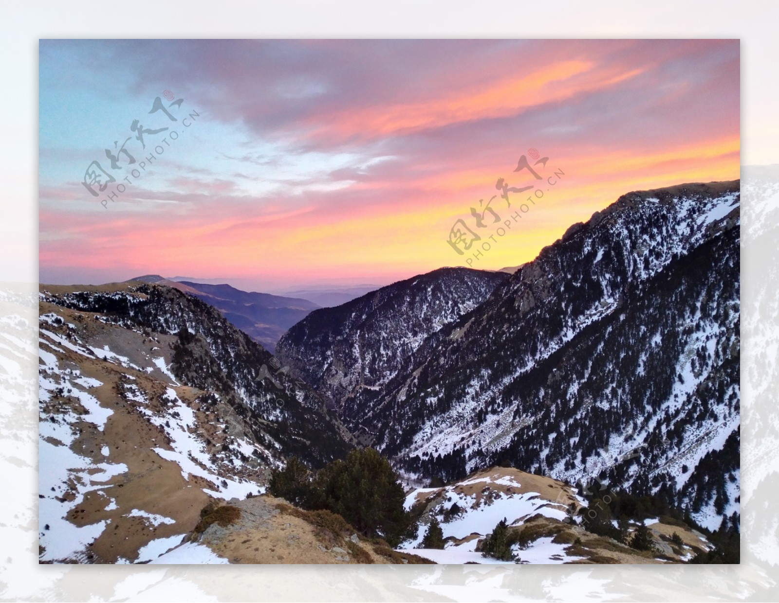 黄昏雪山风景图片