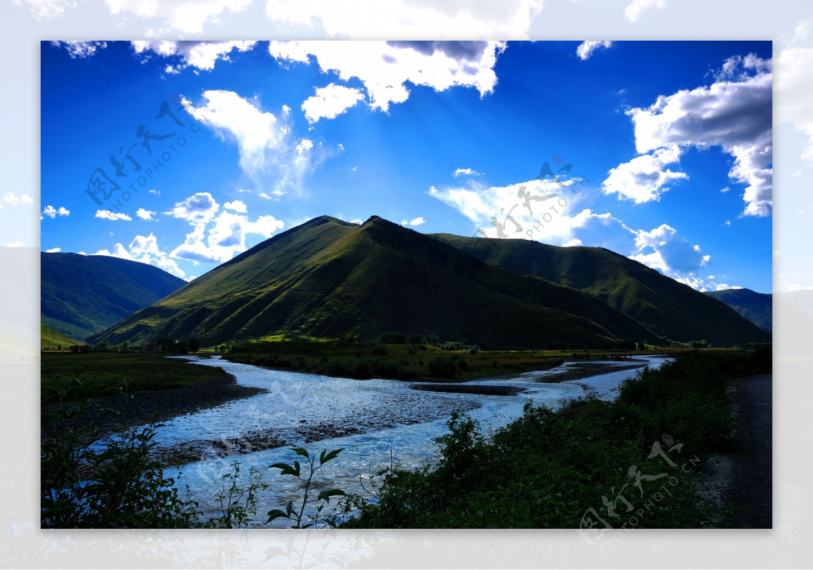 小溪山峰天空风景