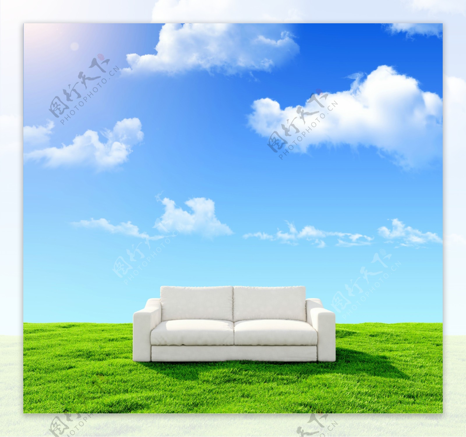 蓝天沙发草坪图片素材
