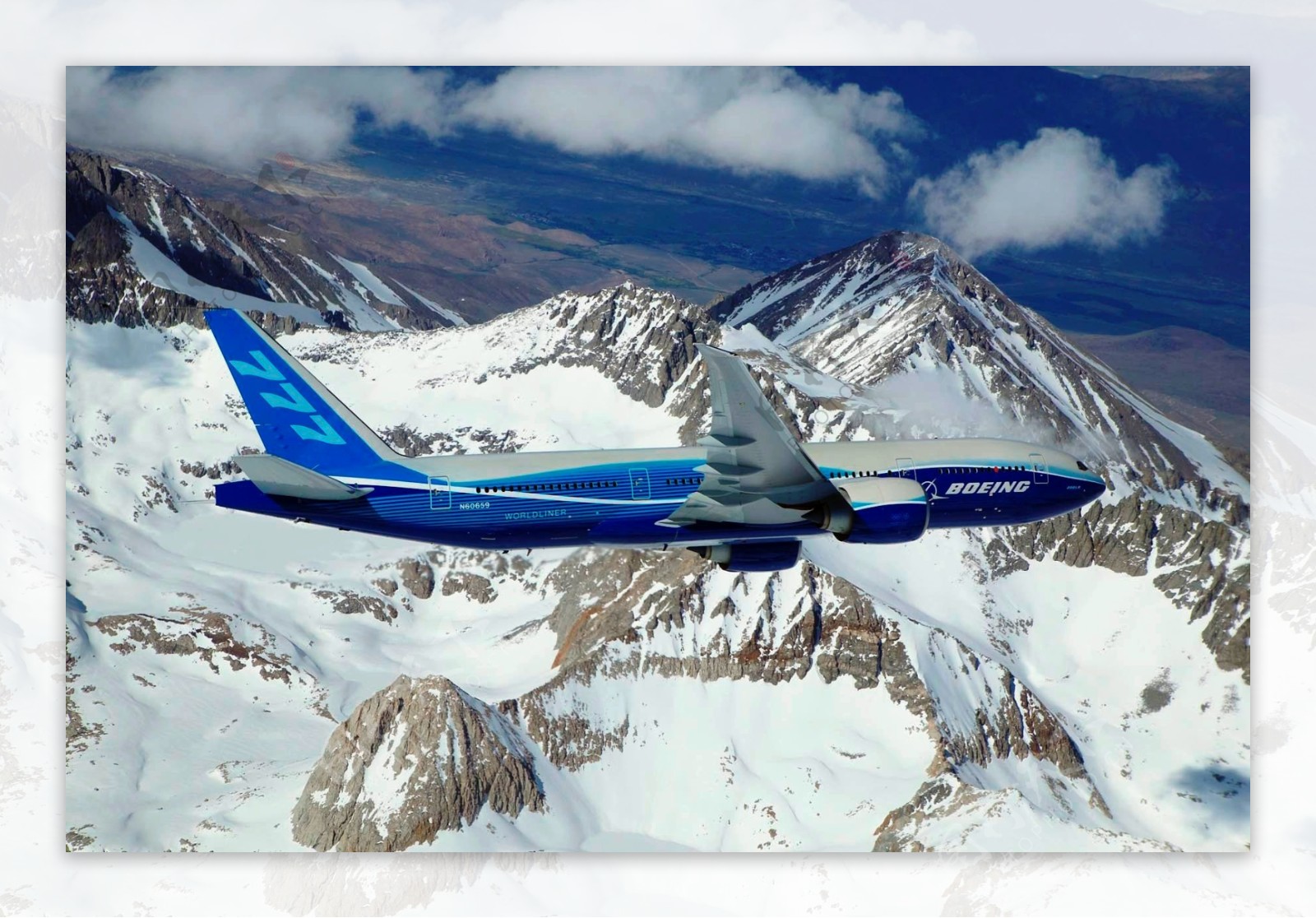 雪山和飞机图片