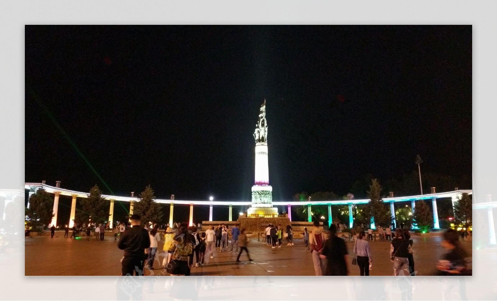 哈尔滨防洪纪念塔夜景图片