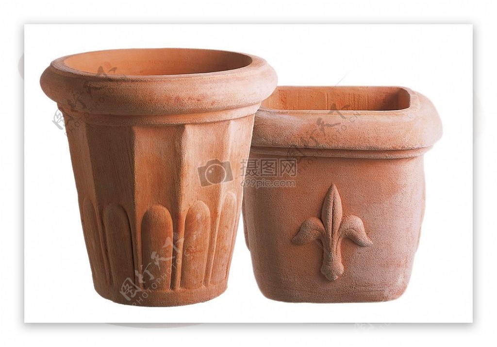 两个陶瓷罐子