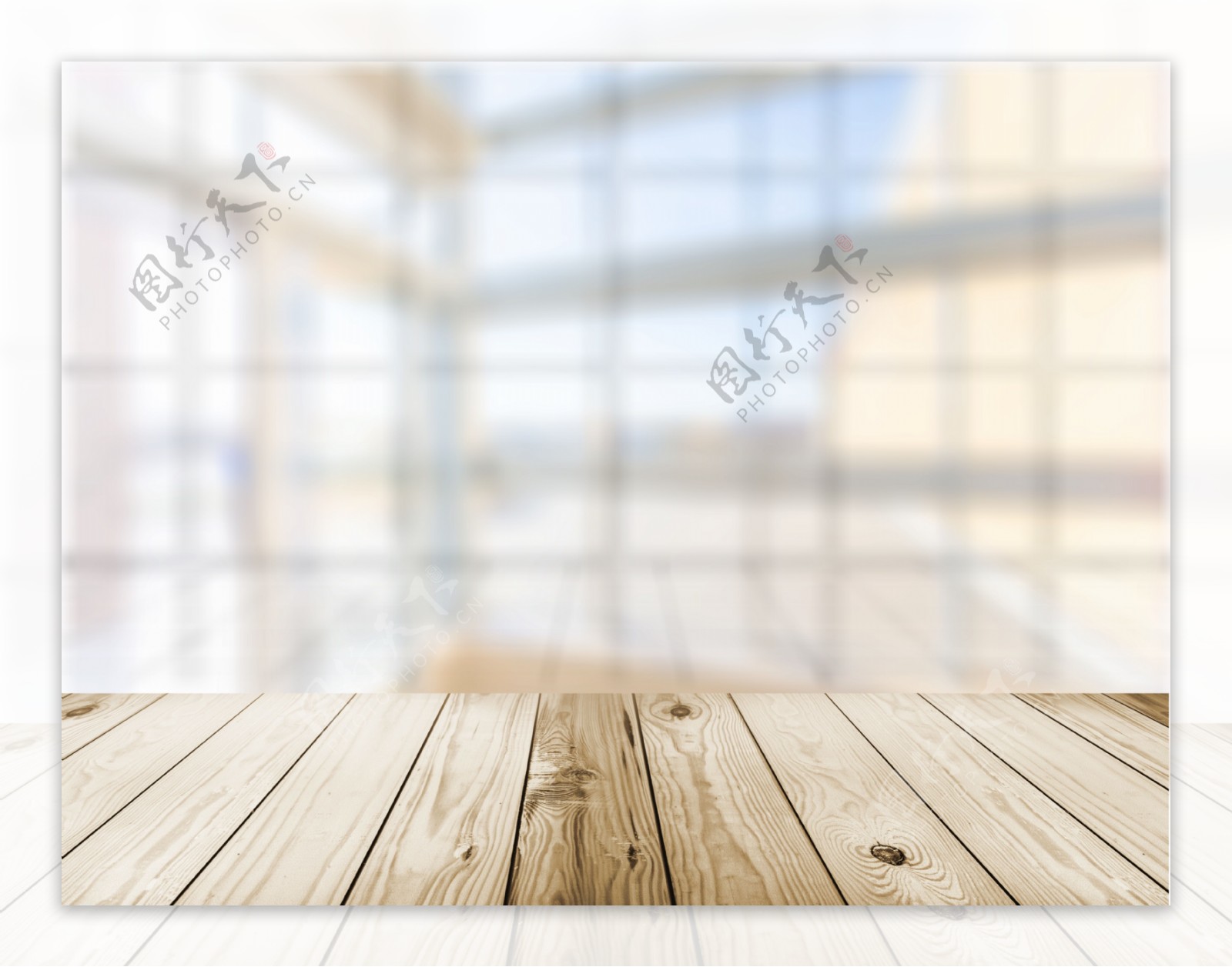 木板展台与模糊背景高清图片5