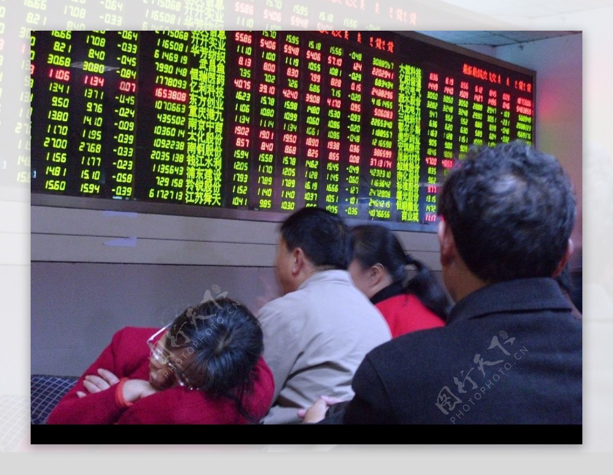 中国沪深股市迎来黑色星期一沪指跌破5200点