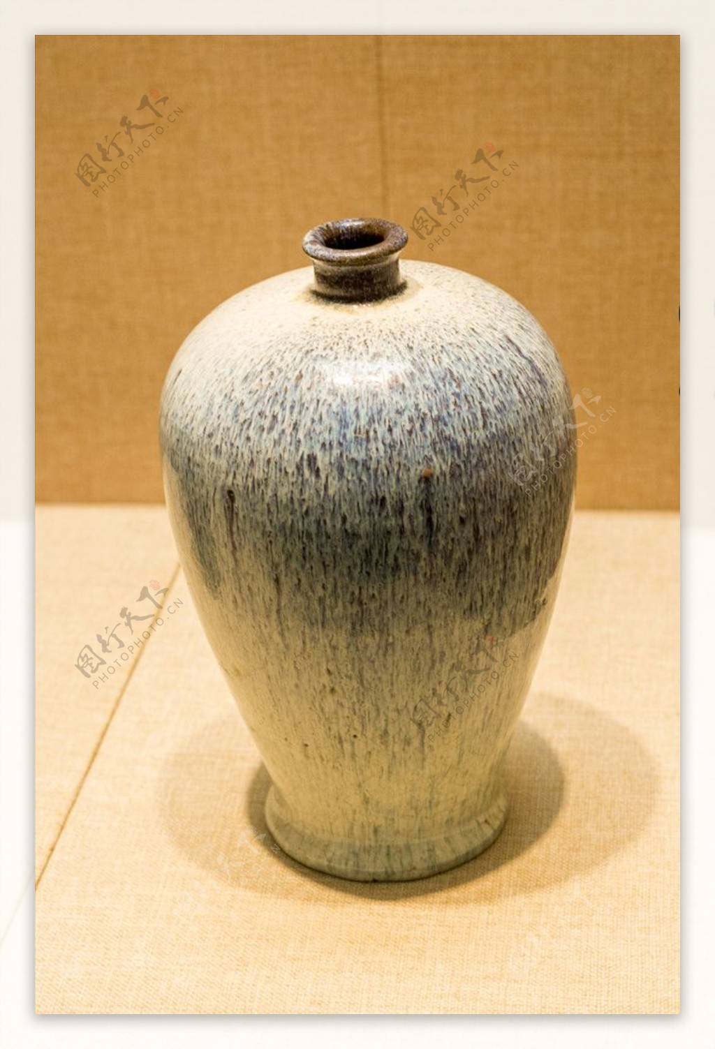 石湾窑翠毛釉梅瓶