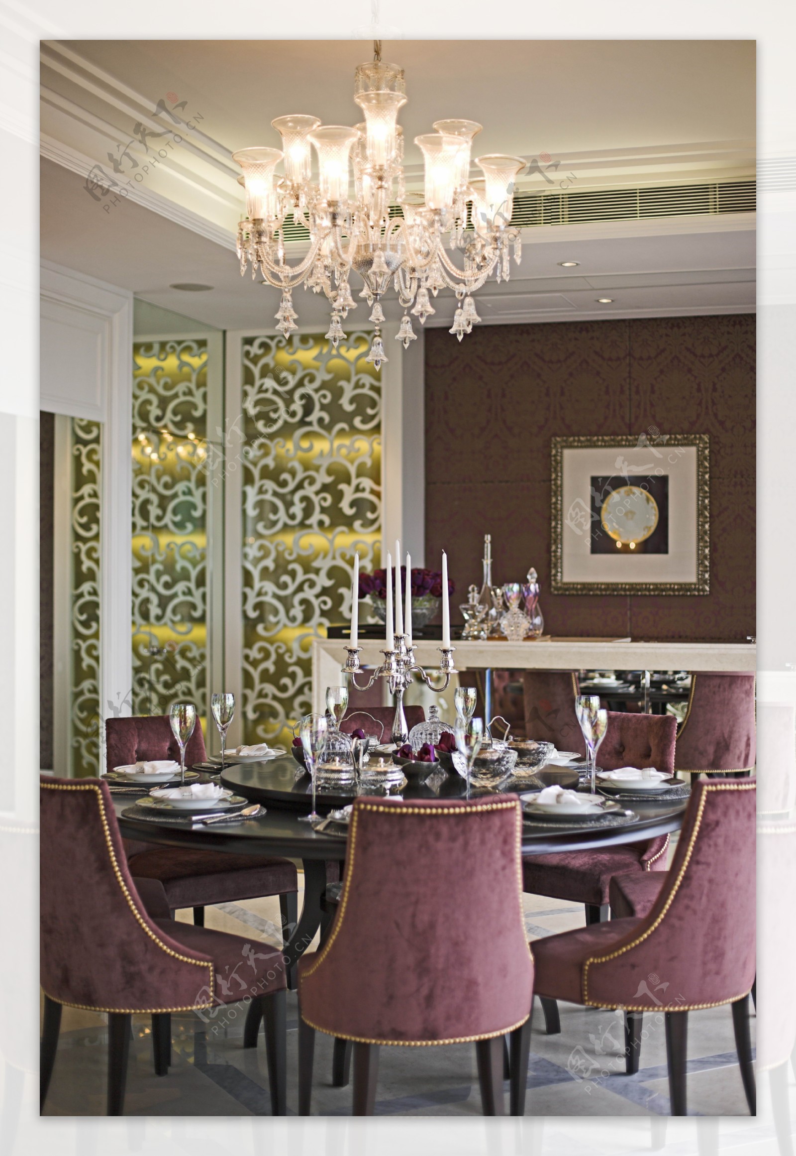 欧式奢华大餐桌室内装修效果图