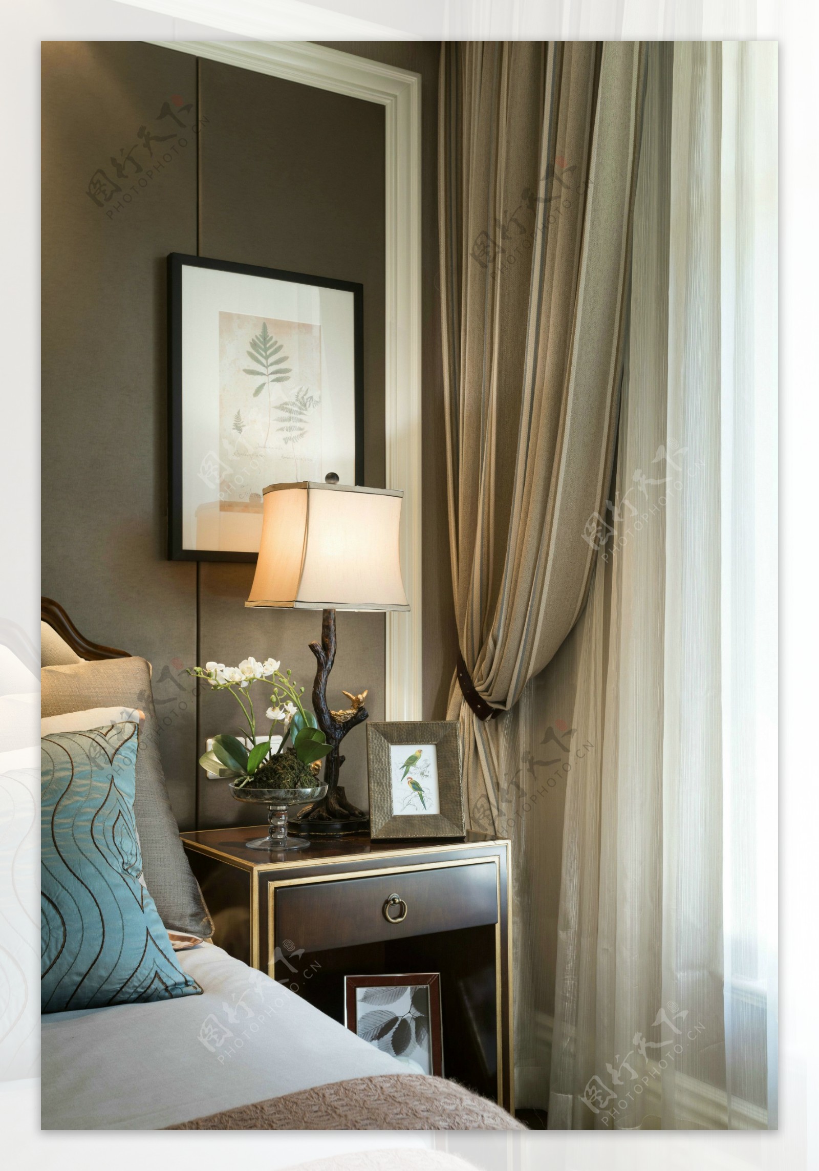 现代简欧时尚卧室窗帘装修效果图