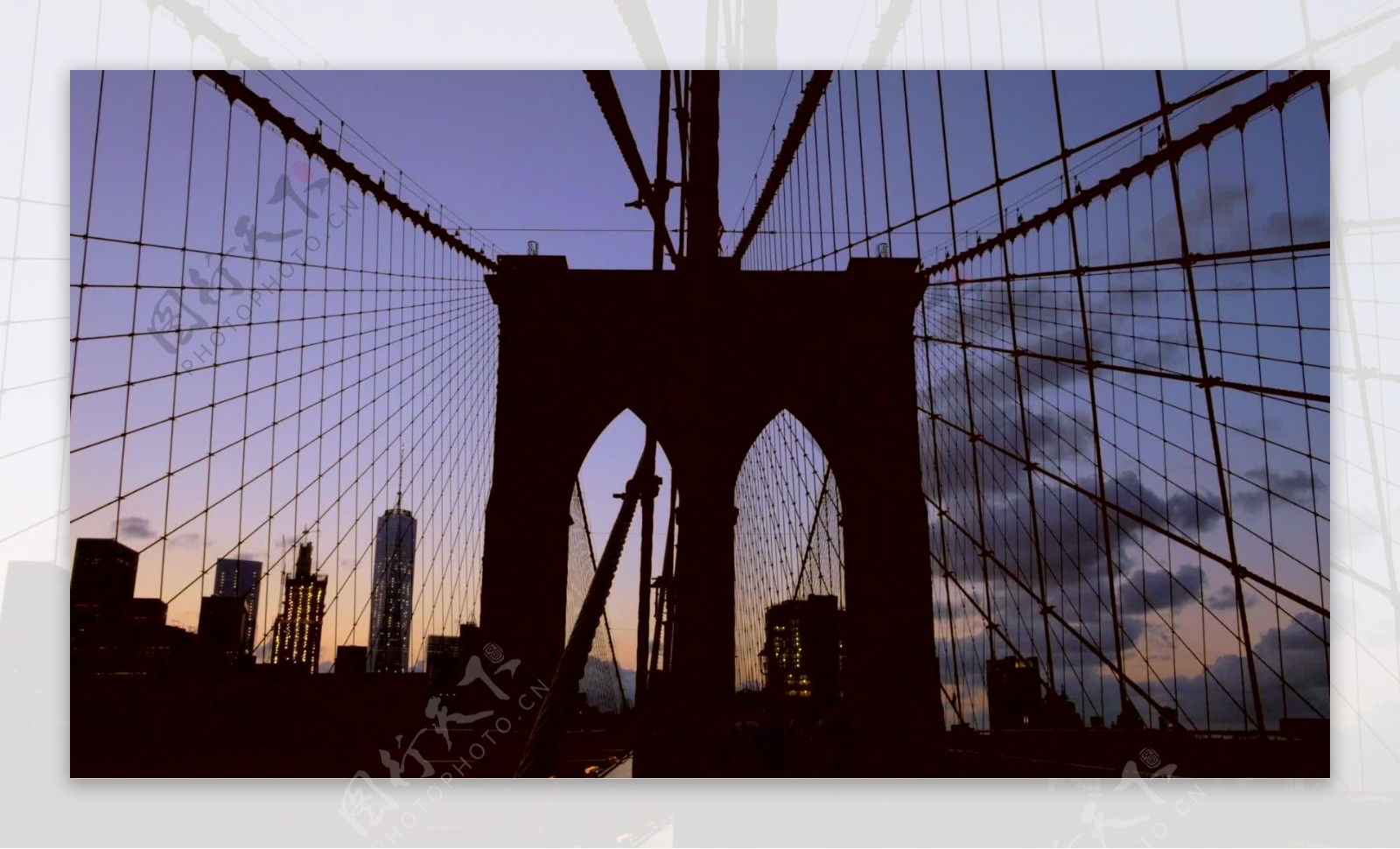 布鲁克林大桥映衬在日落