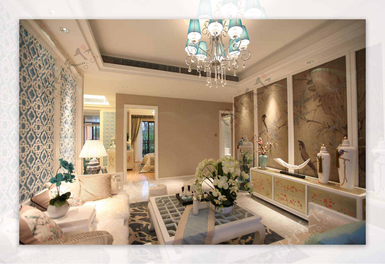 现代时尚客厅蓝色水晶吊灯室内装修效果图