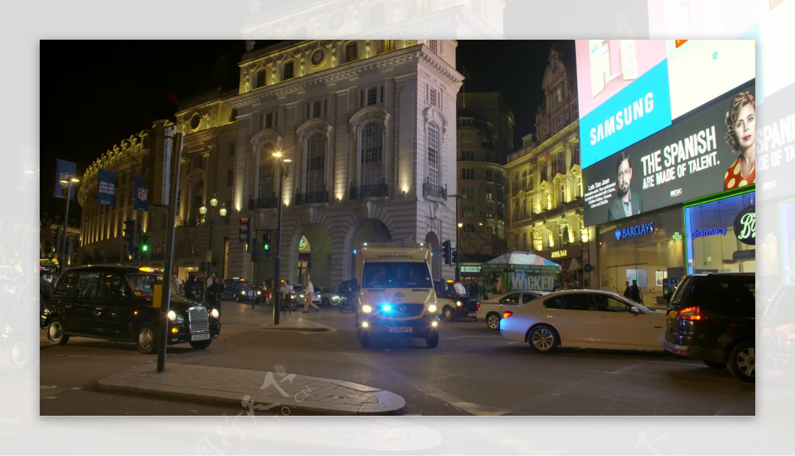 救护车在皮卡迪利广场夜间超速