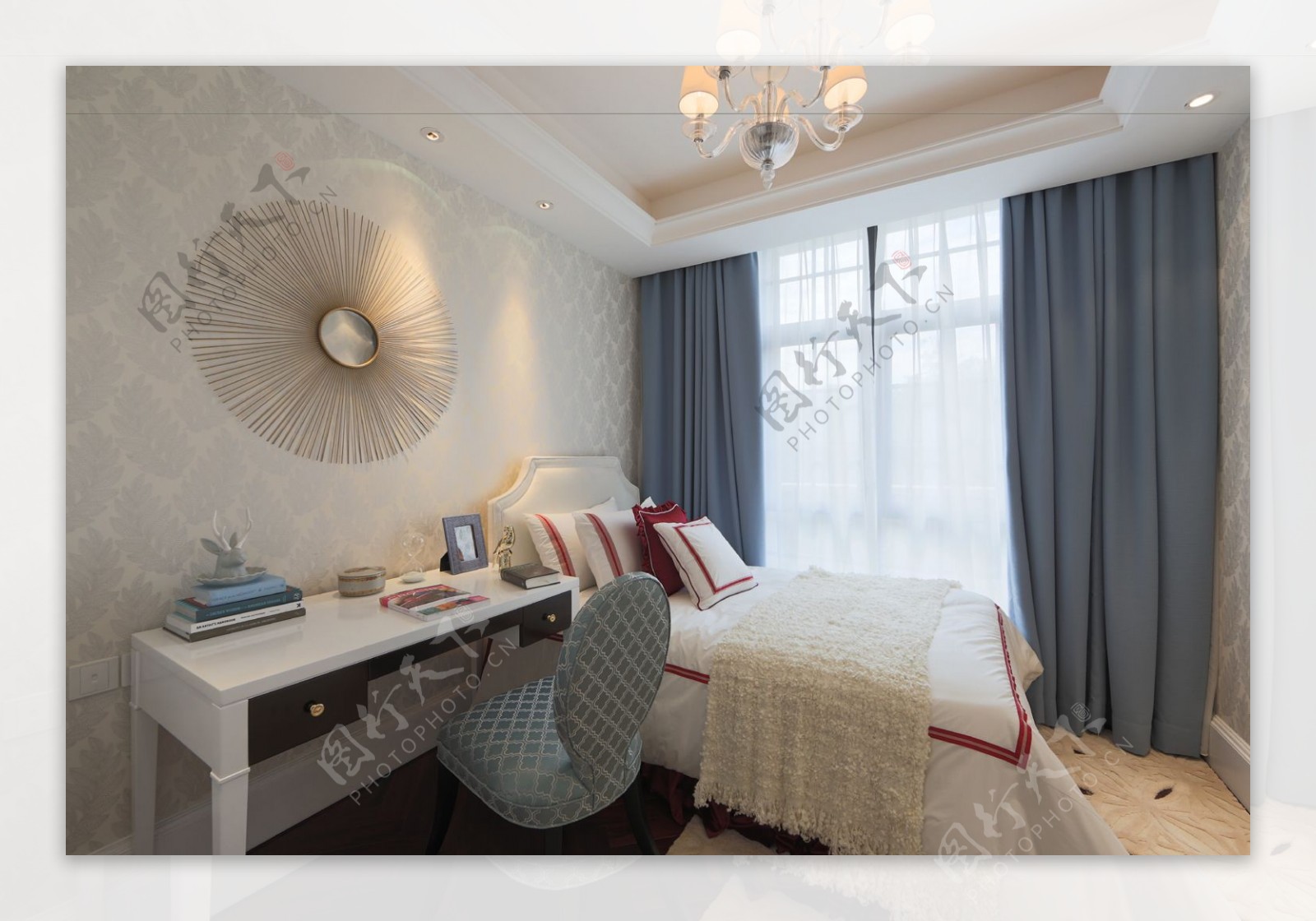 现代时尚卧室灰蓝色窗帘室内装修效果图