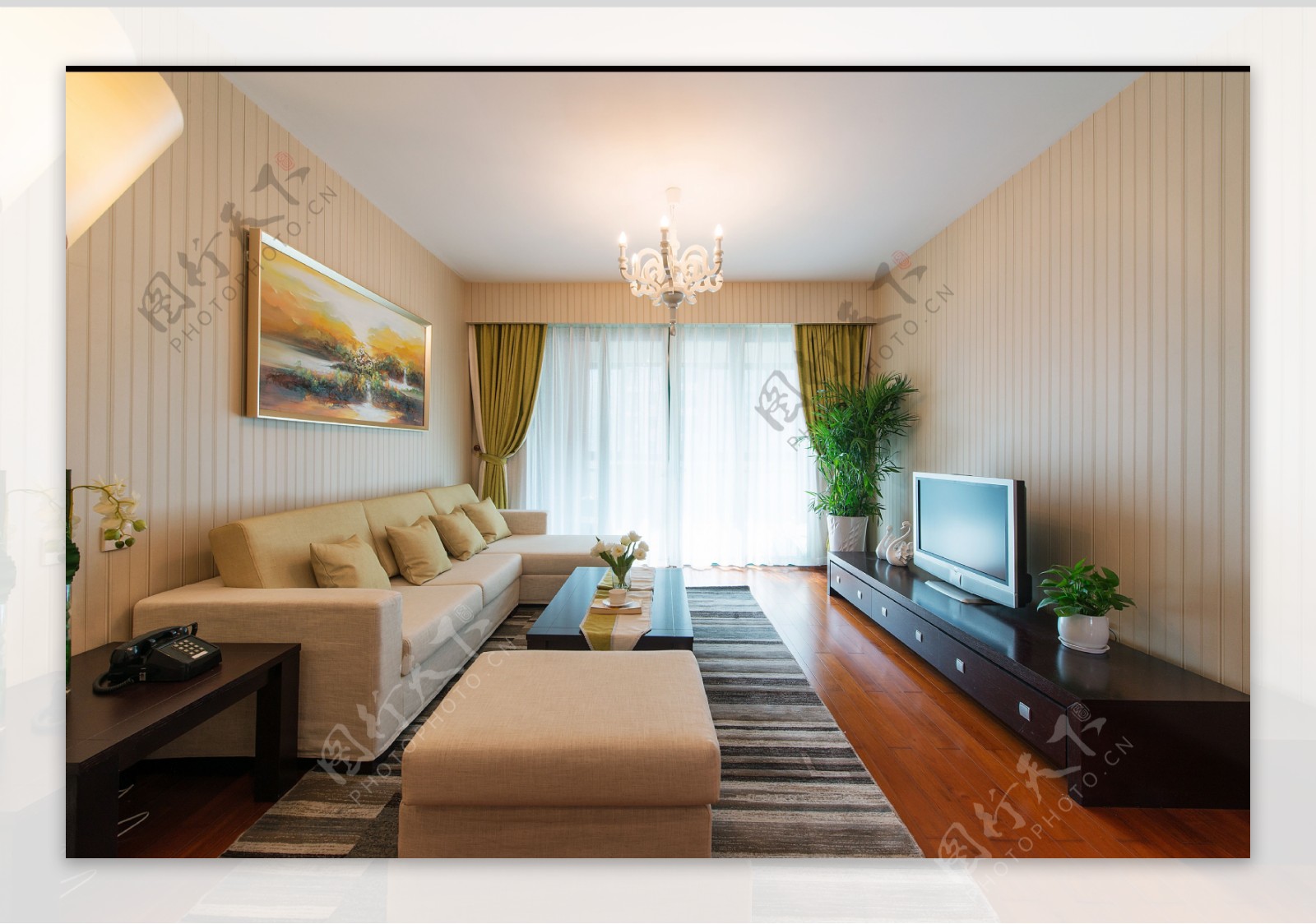 现代温馨少女客厅浅色沙发室内装修效果图