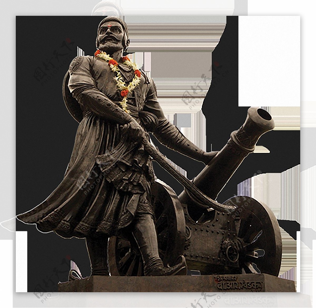 扶着大炮的印度雕像免抠png透明素材