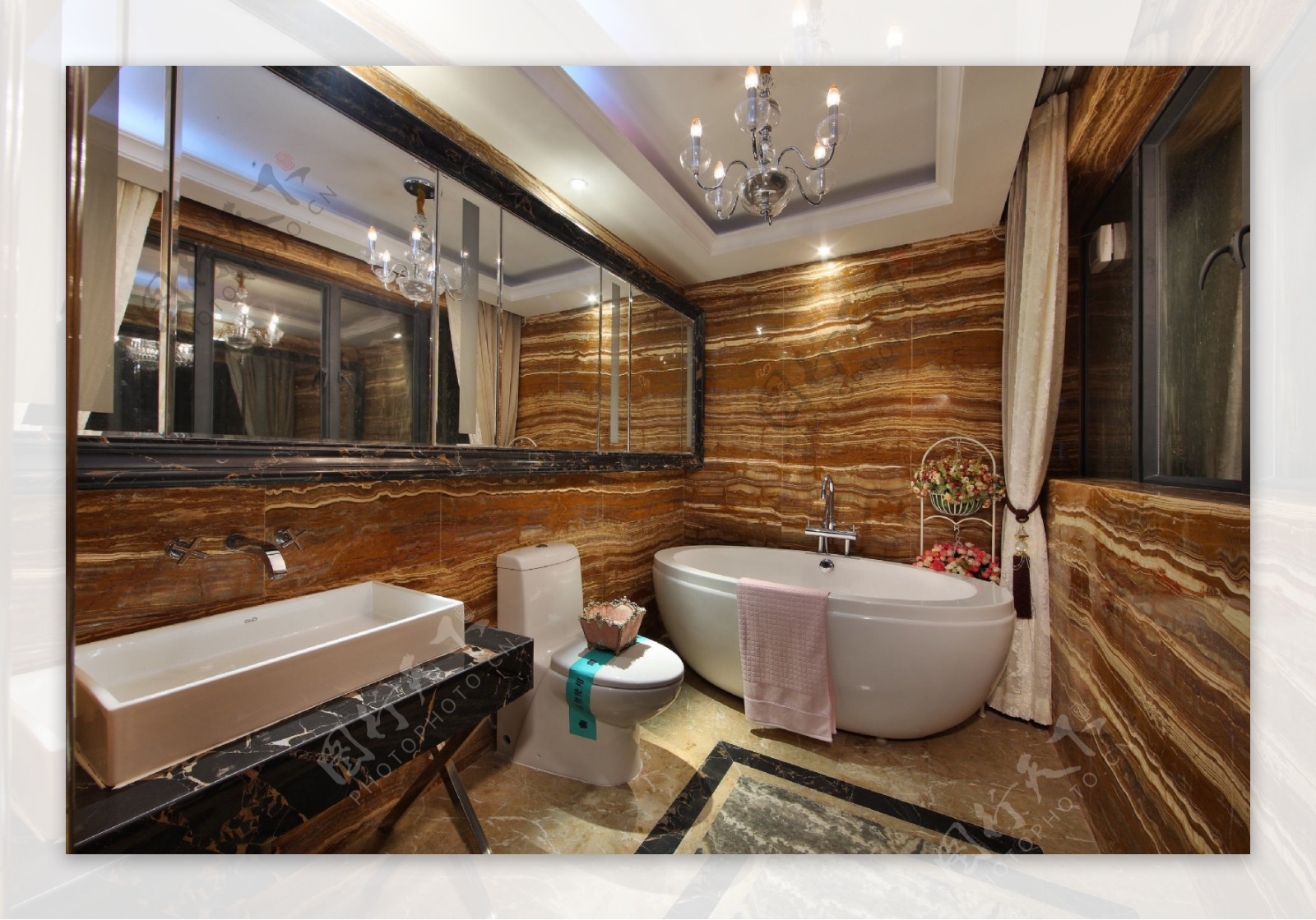 现代奢华质感浴室亮金色背景墙室内装修图