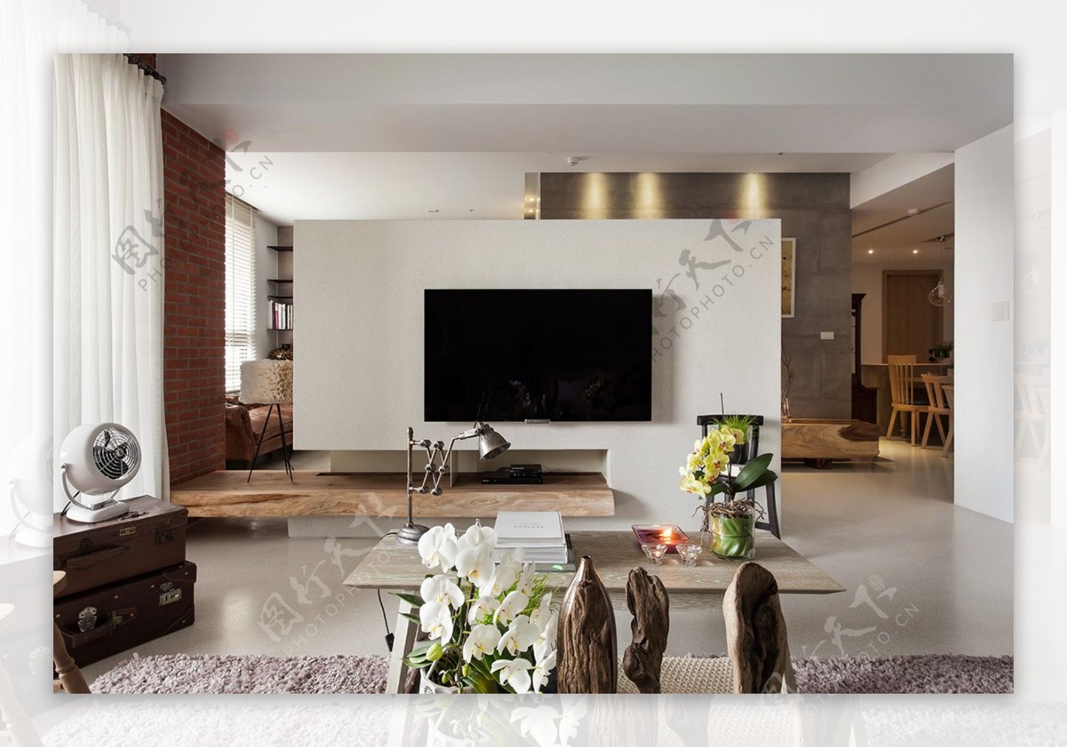 简约时尚客厅白色电视背景墙装修效果图